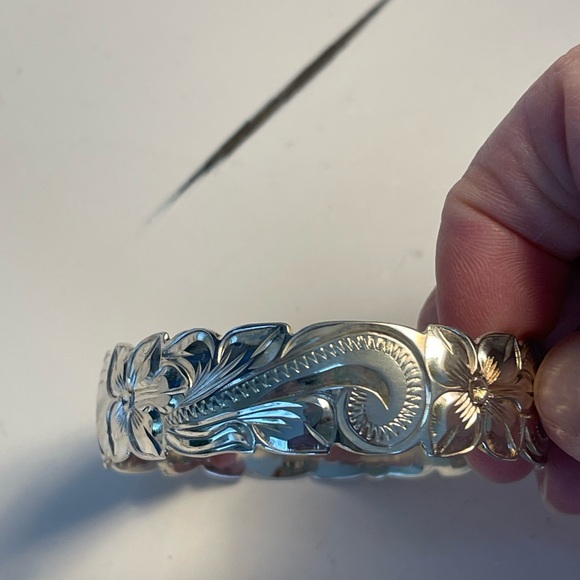 Silver Floral Leaf Bracelet - Picture 4 of 5